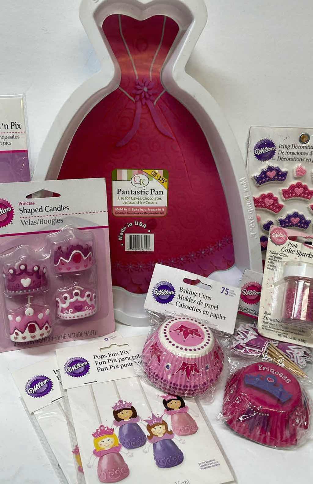 Photo 3 of NEW WILTON PRINCESS PARTY SUPPLIES W/ CK CAKE MOLD - RETAIL PRICE $ 54.00