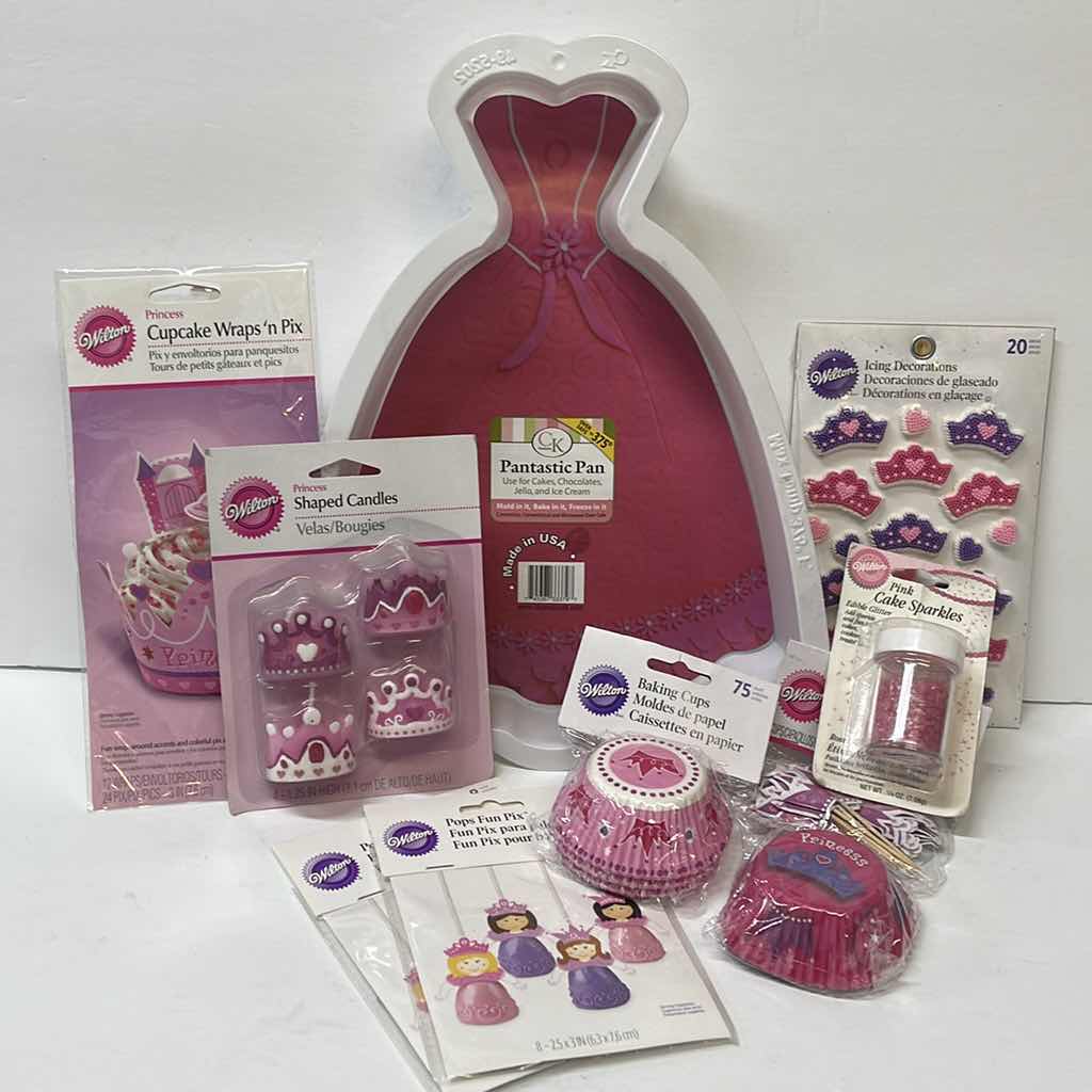 Photo 1 of NEW WILTON PRINCESS PARTY SUPPLIES W/ CK CAKE MOLD - RETAIL PRICE $ 54.00