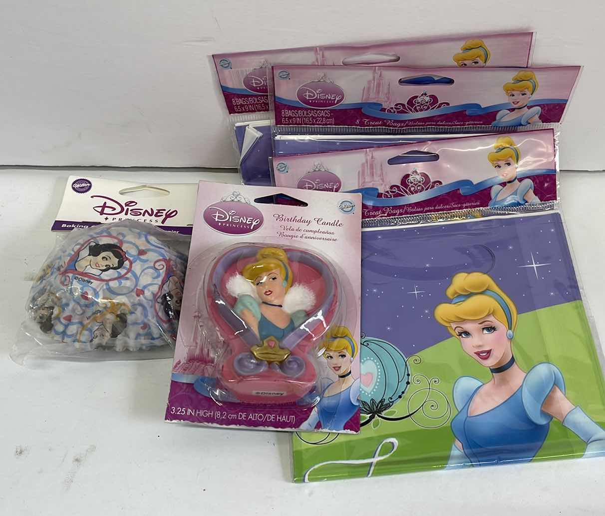 Photo 5 of NEW DISNEY PRINCESS PARTY SUPPLIES W/ NOS VINTAGE DISNEY CINDERELLA CAKE MOLD - RETAIL PRICE $ 61.00