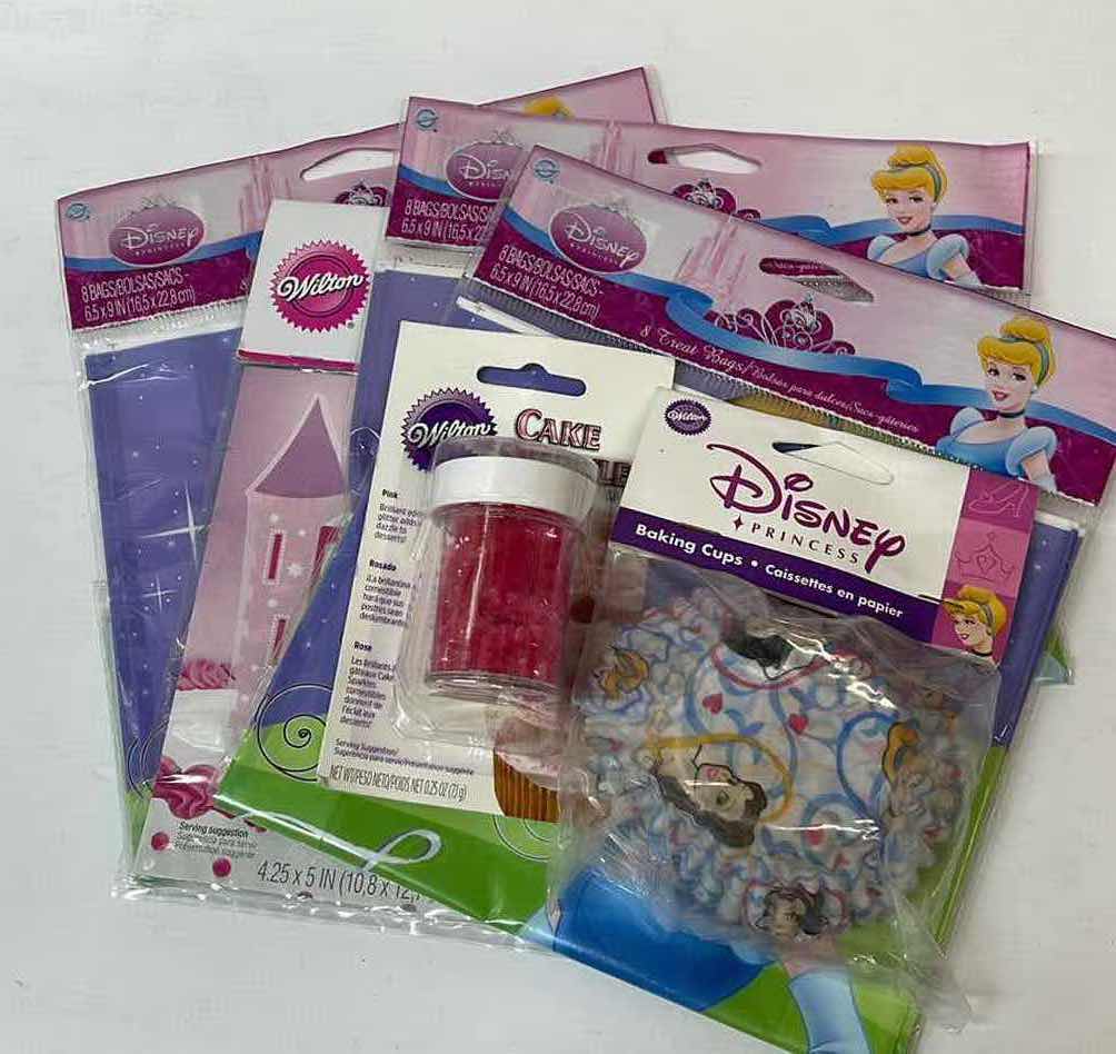 Photo 5 of NOS / NWT WILTON DISNEY PARTY SUPPLIES W/ VTG CARRIAGE CAKE MOLD- TOTAL RETAIL PRICE $51.00