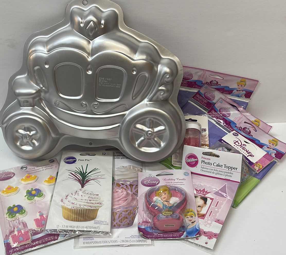 Photo 2 of NOS / NWT WILTON DISNEY PARTY SUPPLIES W/ VTG CARRIAGE CAKE MOLD- TOTAL RETAIL PRICE $51.00