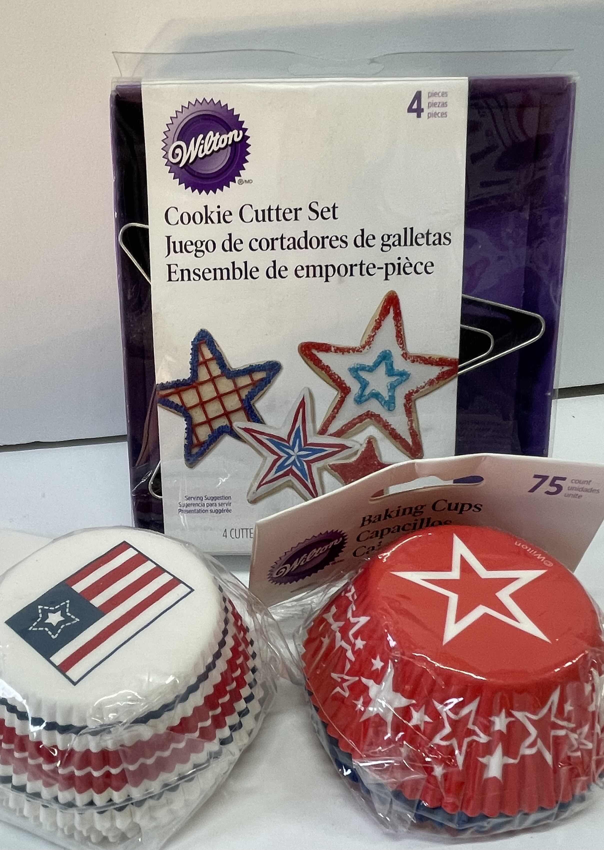 Photo 4 of NEW WILTON AMERICAN FLAG CAKE PAN, CUPCAKE HOLDERS , PICKS, CANDY MOLDS AND MORE- TOTAL RETAIL PRICE $45.00