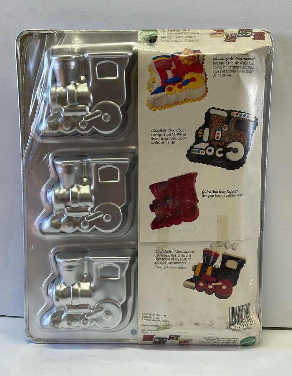 Photo 2 of NOS VINTAGE WILTON MINI LOCOMOTIVE TRAYS - RETAIL PRICE $18.99