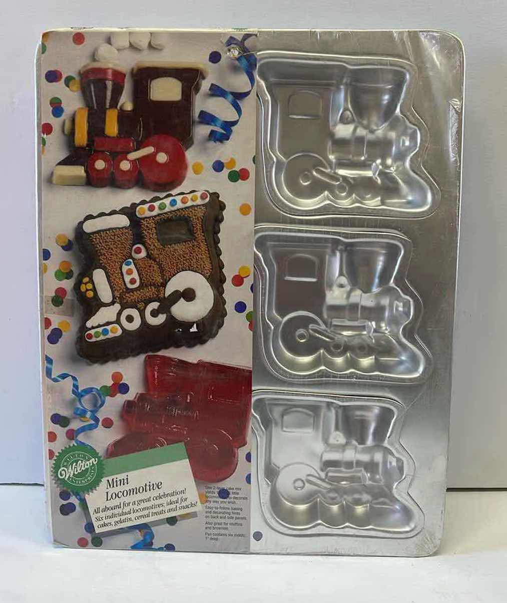 Photo 1 of NOS VINTAGE WILTON MINI LOCOMOTIVE TRAYS - RETAIL PRICE $18.99