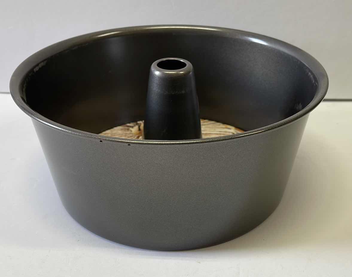 Photo 2 of NEW WILTON PERFECT RESULTS 9 3/8 x 4 1/2 ANGEL FOOD CAKE PAN - RETAIL PRICE $30.00