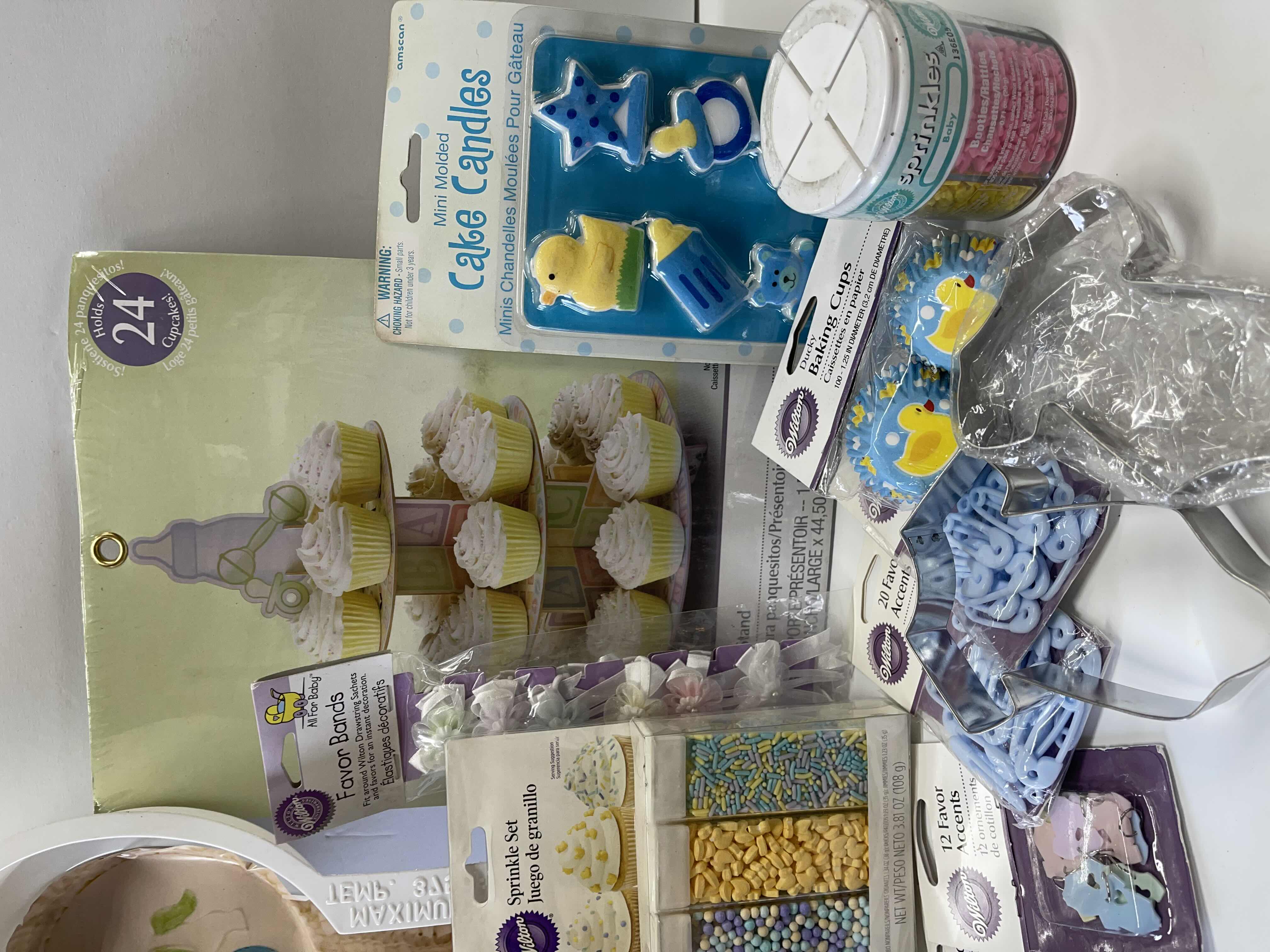 Photo 4 of NEW BABY SHOWER PARTY SUPPLIES- RETAIL PRICE $47.99