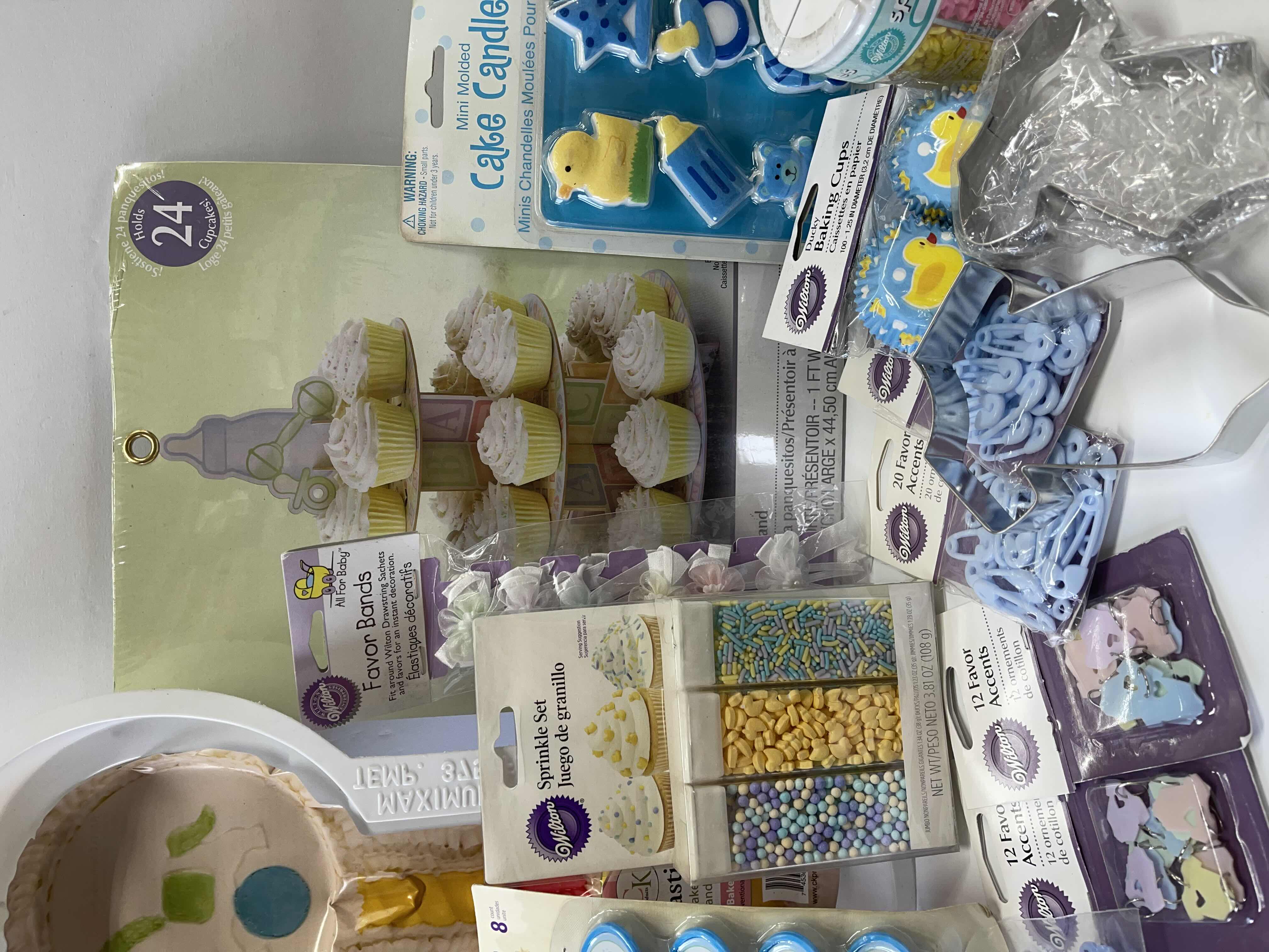 Photo 3 of NEW BABY SHOWER PARTY SUPPLIES- RETAIL PRICE $47.99