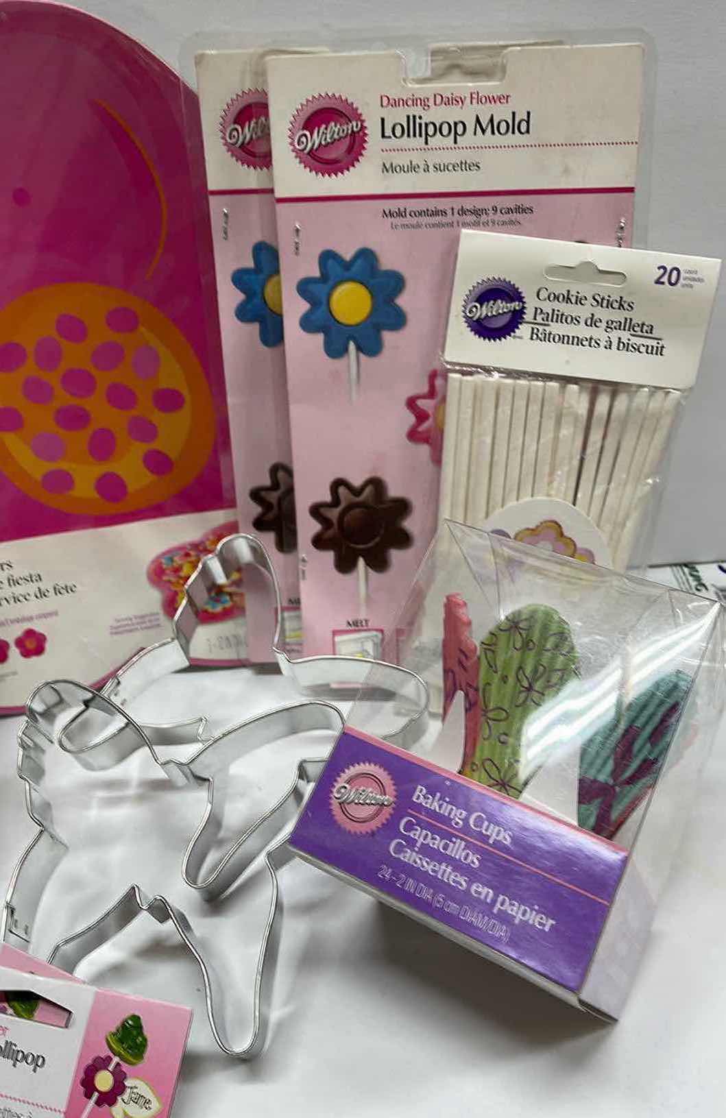 Photo 4 of NEW SPRING TIME PARTY SUPPLIES-TOTAL RETAIL PRICE $48.00