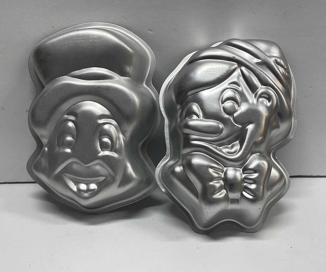 Photo 1 of NOS WILTON VINTAGE WALT DISNEY MINI CAKE PANS PINOCCHIO & GEPPETTO - RETAIL PRICE $28.00