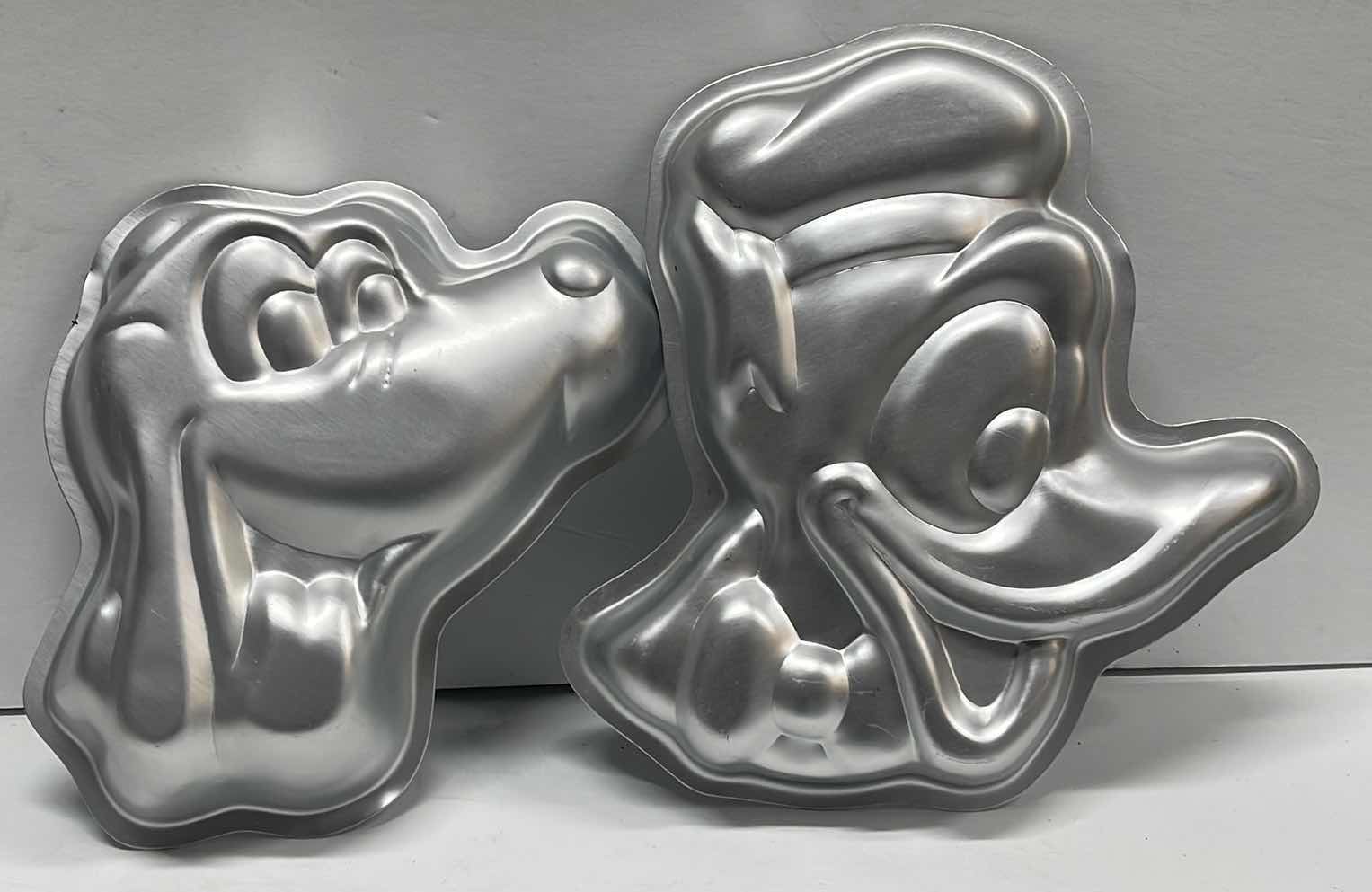 Photo 1 of NOS VINTAGE WILTON WALT DISNEY 1976 & 1977  DONALD DUCK & PLUTO MINI CAKE PANS - TOTAL RETAIL PRICE $21.00