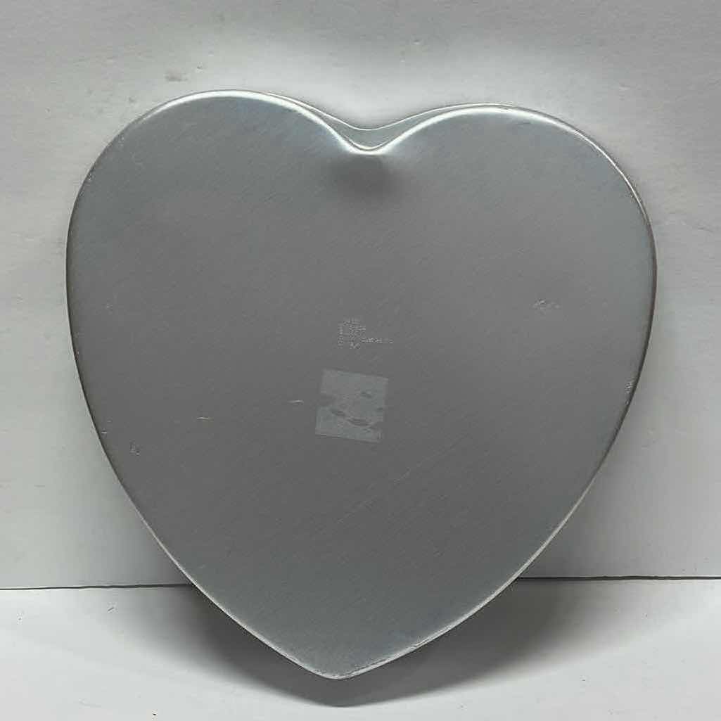 Photo 2 of NEW WILTON DECORATOR PREFERRED 14”x2” HEART BAKING PAN - RETAIL PRICE $25.00