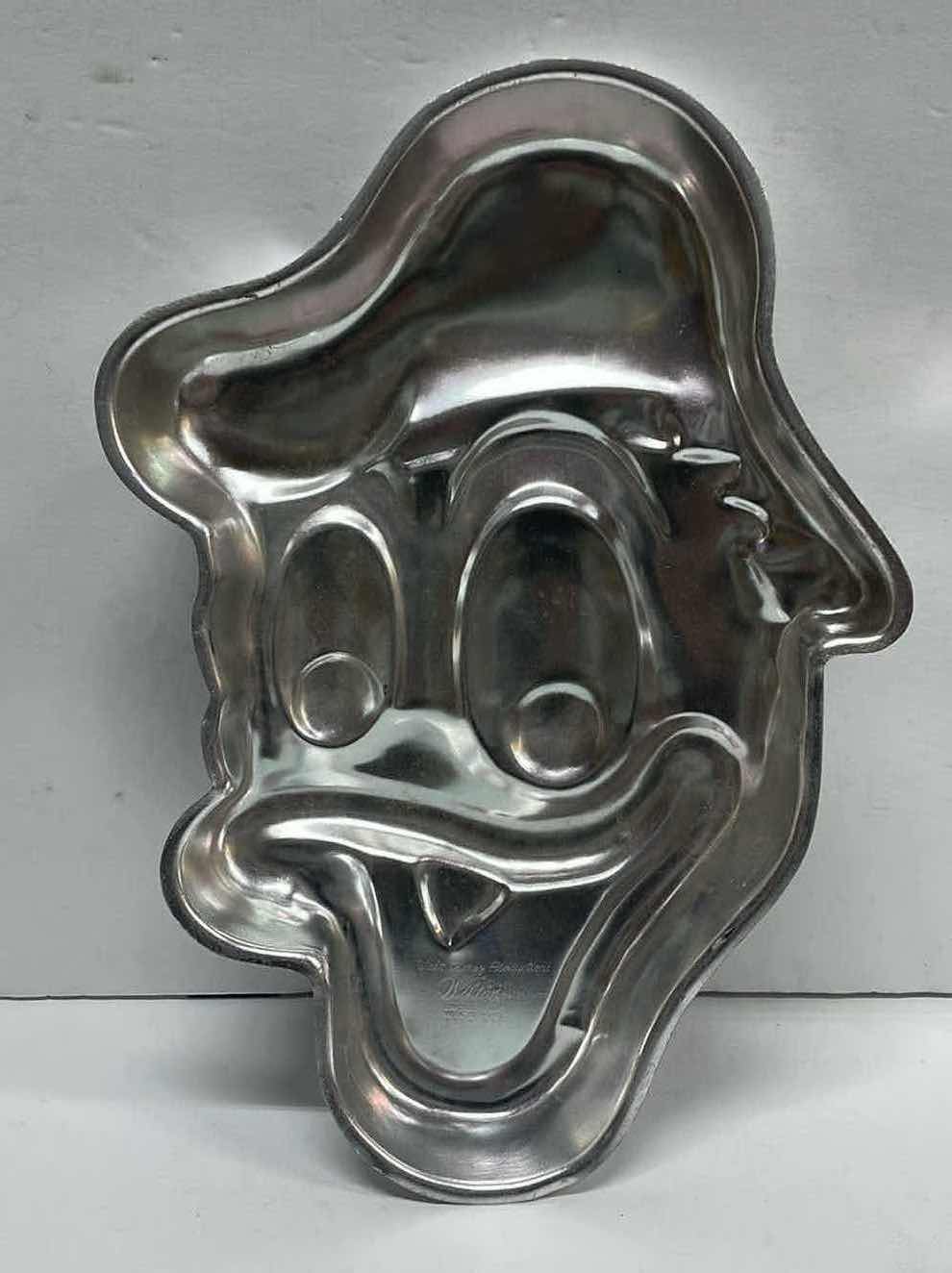 Photo 2 of NOS VINTAGE WILTON 1971 WALT DISNEY DONALD DUCK CAKE MOLD - RETAIL PRICE $31.00