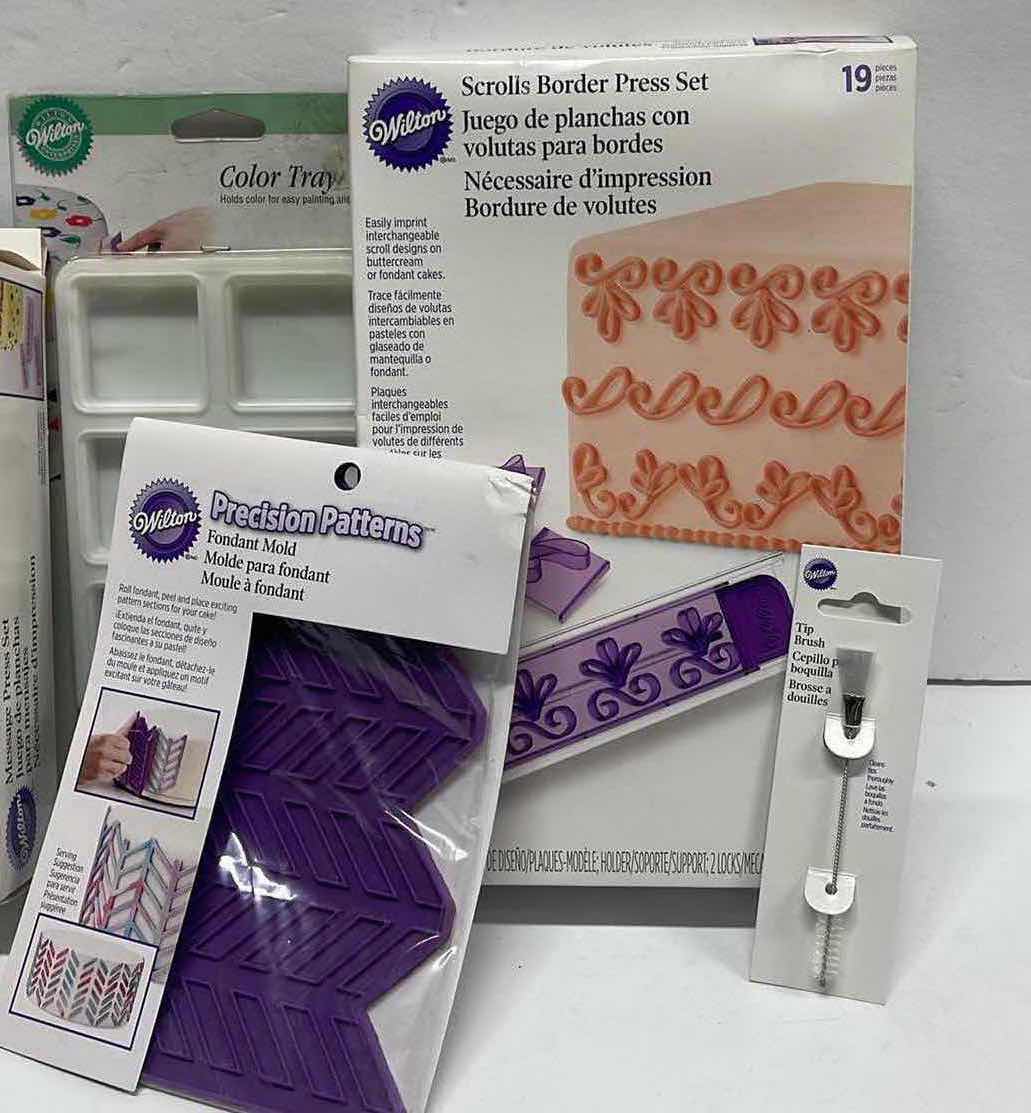 Photo 2 of NEW WILTON SCROLL & MESSAGE PRESS AND FONDANT MOLDS - RETAIL PRICE $48.00