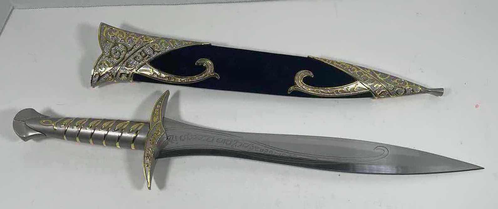 Photo 1 of 20” LORD OF THE RINGS FROTO BAGGINS DART SWORD WITH BLACK VELVET SHEATH