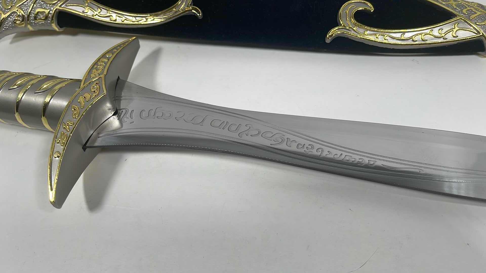 Photo 3 of 20” LORD OF THE RINGS FROTO BAGGINS DART SWORD WITH BLACK VELVET SHEATH