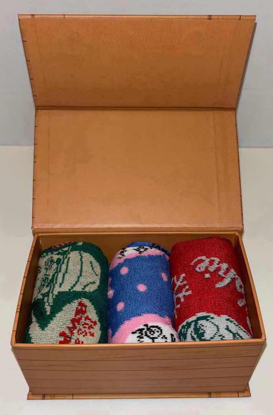 Photo 3 of NEW BIOWORLD A CHRISTMAS STORY 3-PACK MENS 8-12 CREW SOCK SET