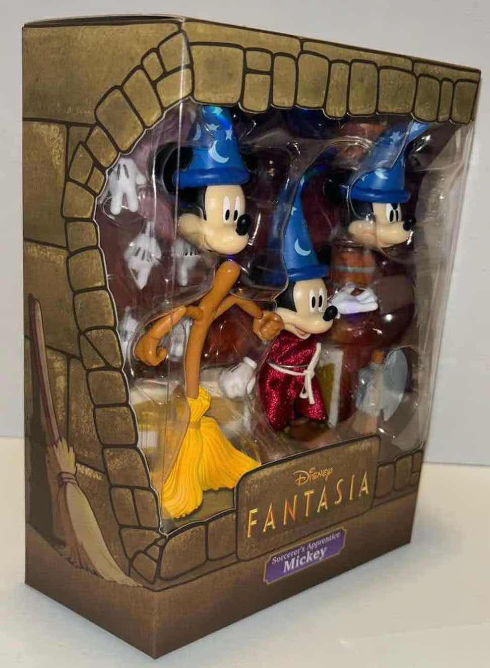 Photo 3 of NEW SUPER7 DISNEY FANTASIA 80 YEARS “SORCERER’S APPRENTICE MICKEY” ULTIMATES ACTION FIGURE & ACCESSORIES
