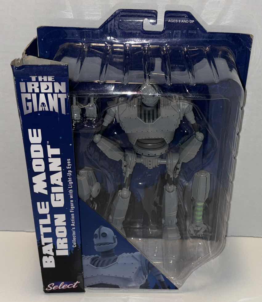 Photo 1 of NEW DIAMOND SELECT TOYS THE IRON GIANT “BATTLE MODE IRON GIANT” COLLECTOR’S 8.5” ACTION FIGURE WITH LIGHT-UP EYES