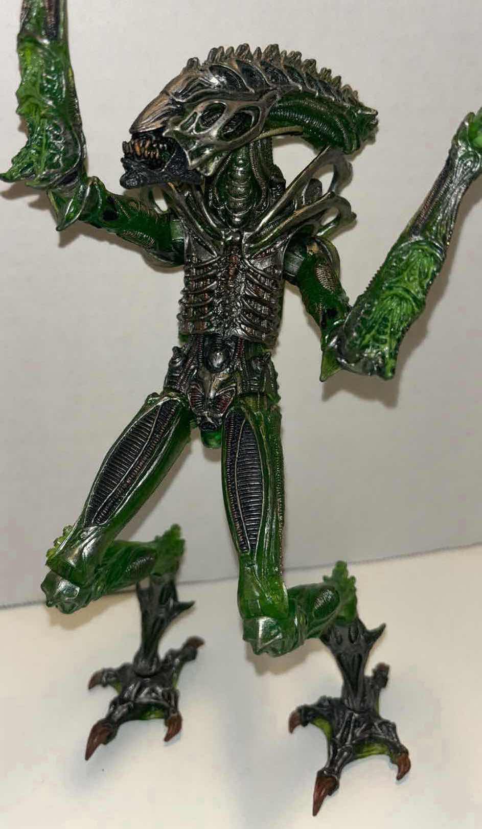 Photo 3 of NECA ALIENS 7" SCALE SERIES 10, MANTIS ALIEN ACTION FIGURE