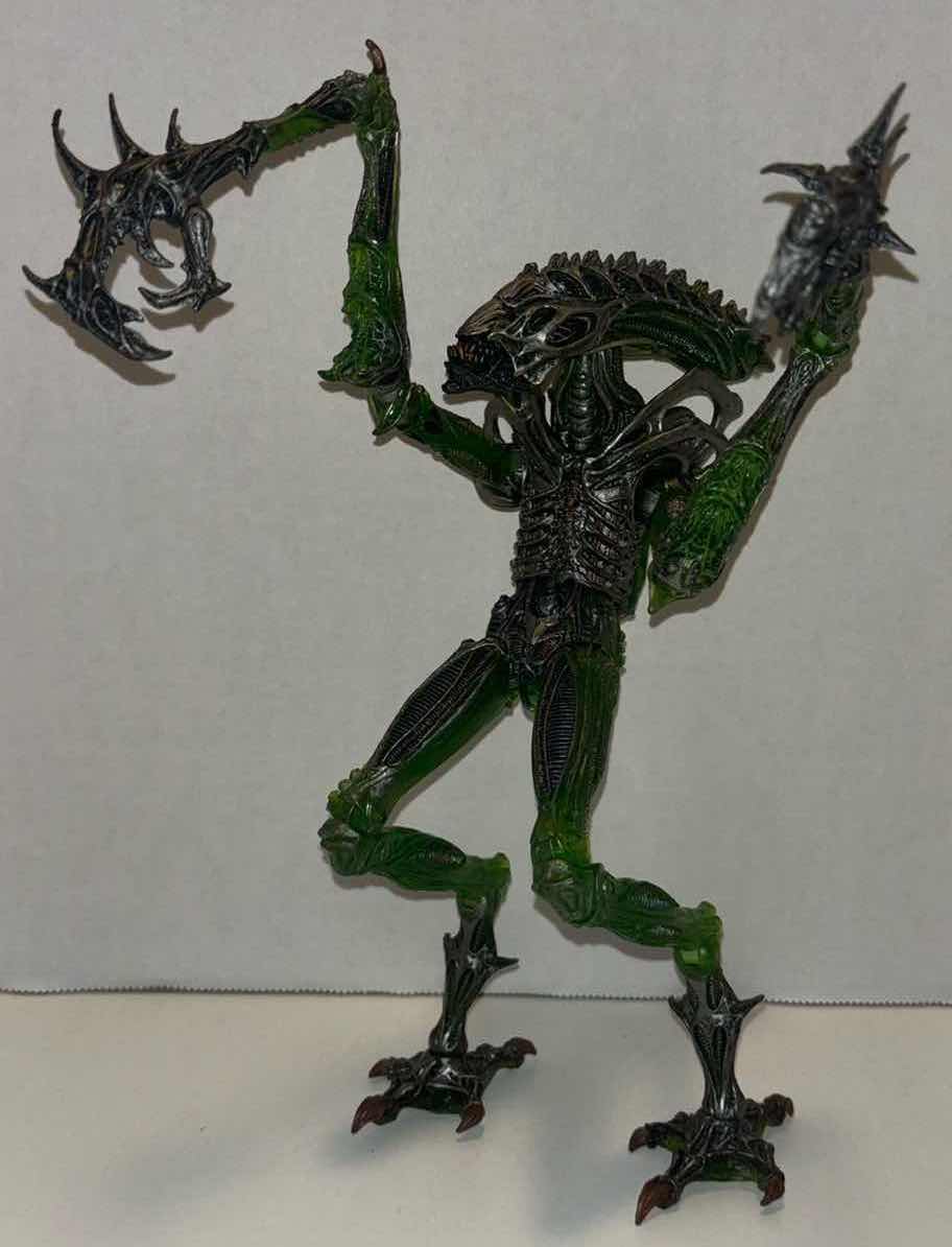 Photo 2 of NECA ALIENS 7" SCALE SERIES 10, MANTIS ALIEN ACTION FIGURE