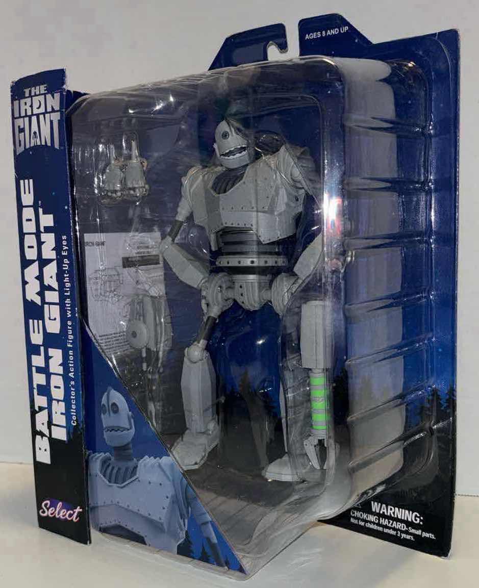 Photo 1 of NEW DIAMOND SELECT TOYS THE IRON GIANT “BATTLE MODE IRON GIANT” COLLECTORS ACTION FIGURE W LIGHT-UP EYES