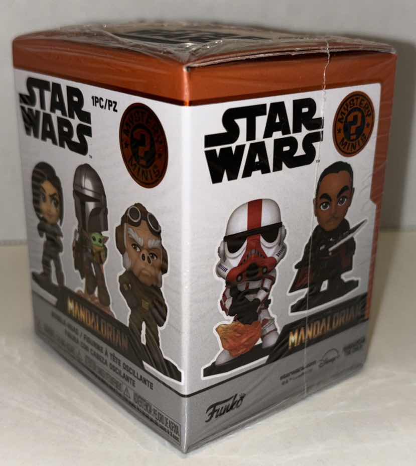 Photo 3 of NEW FUNKO STAR WARS THE MANDALORIAN MYSTERY MINIS BOBBLE-HEAD FIGURE 4-PACK BUNDLE