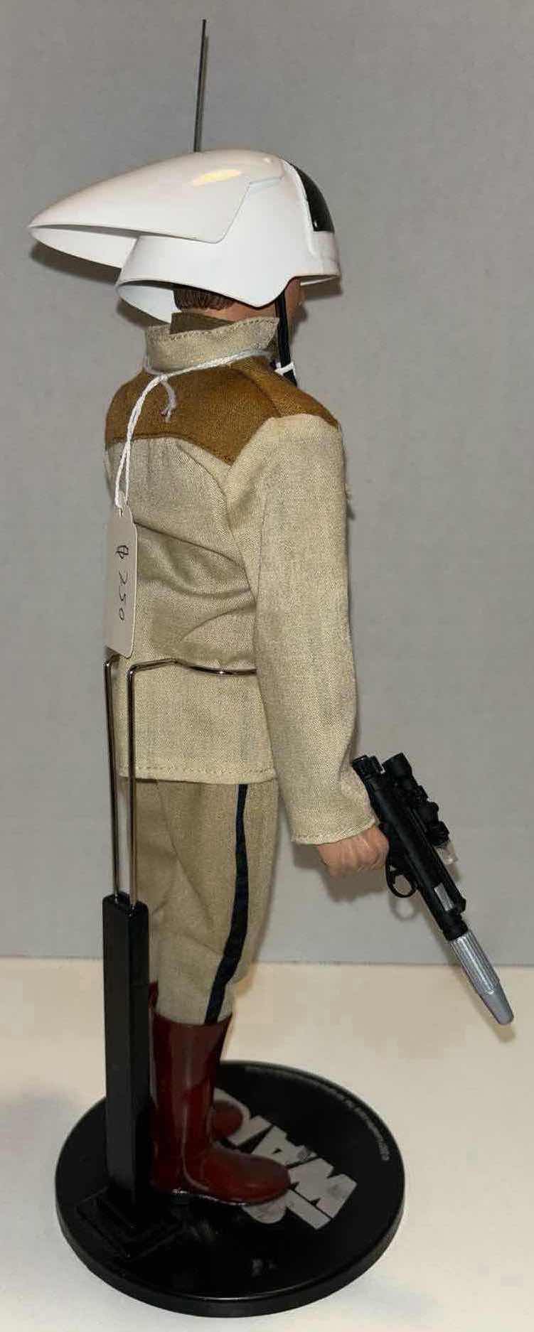 Photo 3 of SIDESHOW COLLECTIBLES STAR WARS CAPTAIN ANTILLES 1/6TH SCALE 12”FIGURE & ACCESSORIES (2009)