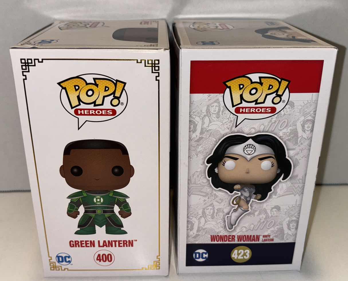 Photo 2 of NEW FUNKO POP! HEROES 2-PACK DC VINYL FIGURE, IMPERIAL PALACE #400 GREEN LANTERN & 80TH ANNIVERSARY GLOW IN THE DARK #423 WONDER WOMAN WHITE LANTERN