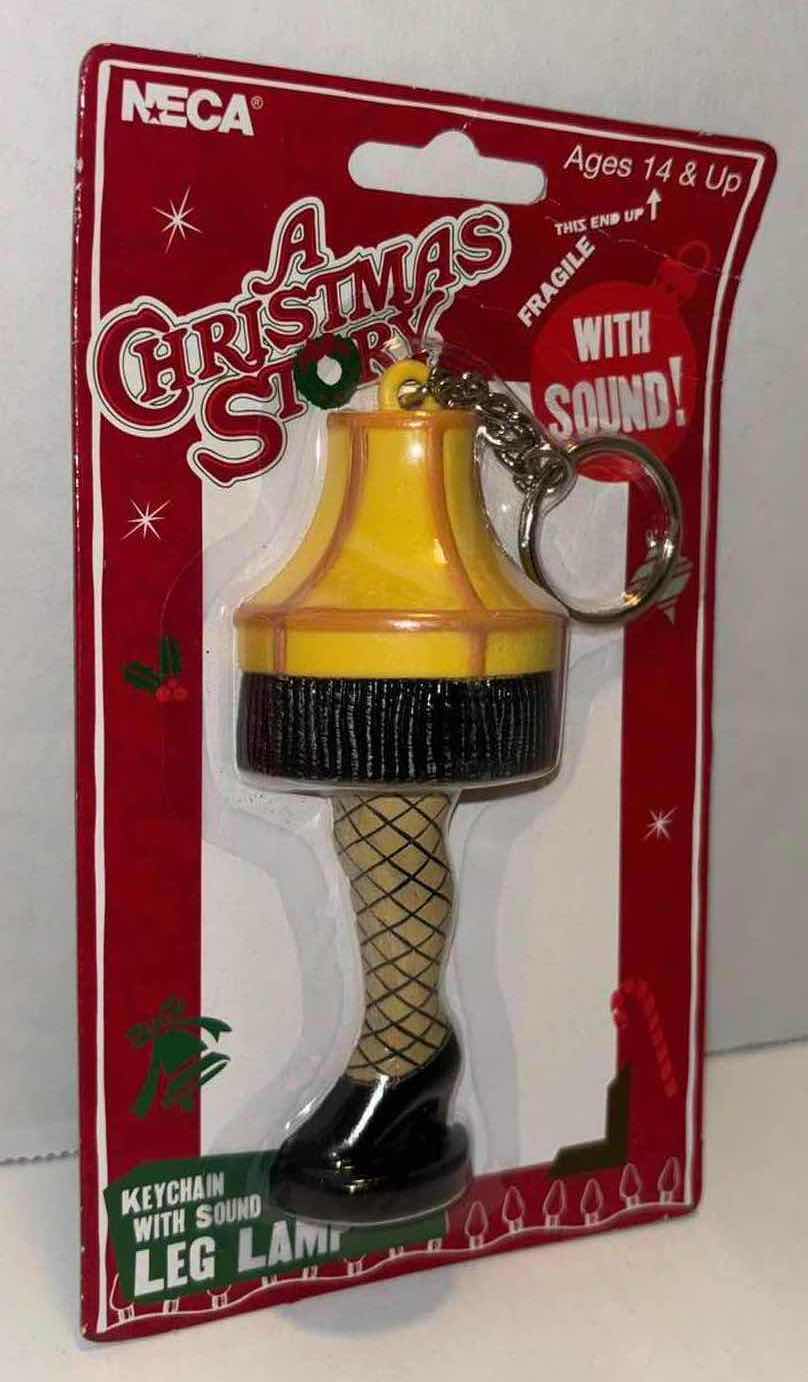 Photo 4 of NEW SPOONTIQUES 20 OZ INSULATED CUP WITH STRAW & NECA A CHRISTMAS STORY LEG LAMP TALKING KEYCHAIN