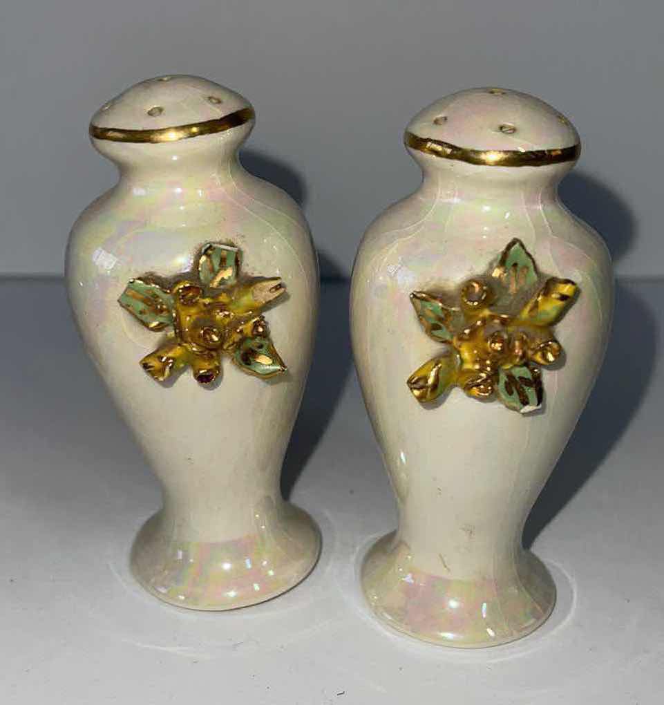 Photo 3 of VINTAGE SALT & PEPPER SHAKERS