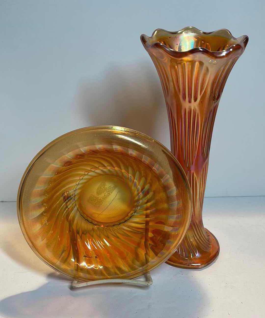 Photo 2 of VINTAGE MARIGOLD CARNIVAL GLASS W/ SWUNG GLASS VASE