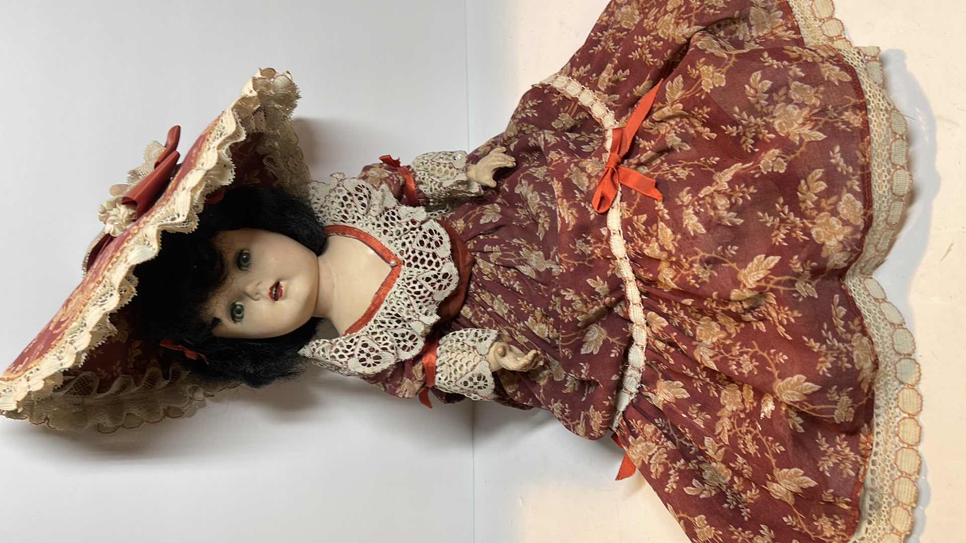 Photo 1 of VINTAGE UNBRANDED SLEEPING EYES DOLL