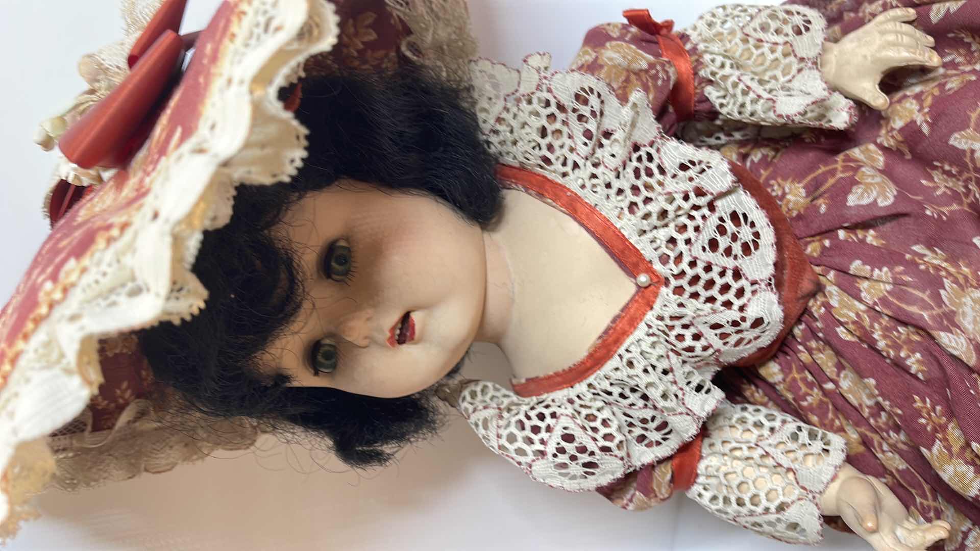 Photo 3 of VINTAGE UNBRANDED SLEEPING EYES DOLL