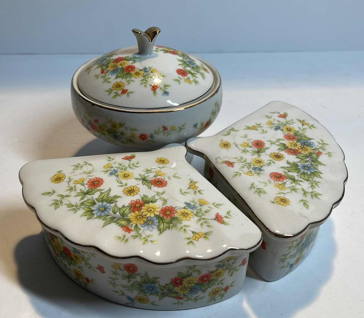 Photo 2 of VINTAGE LEFTON TRINKET/ JEWELRY LIDDED BOXES