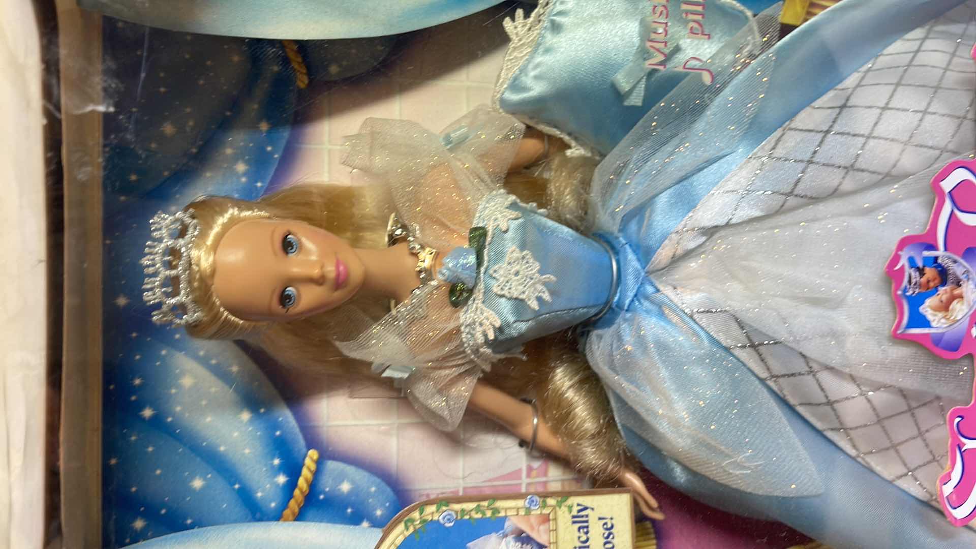 Photo 2 of SLEEPING BEAUTY BARBIE NOS