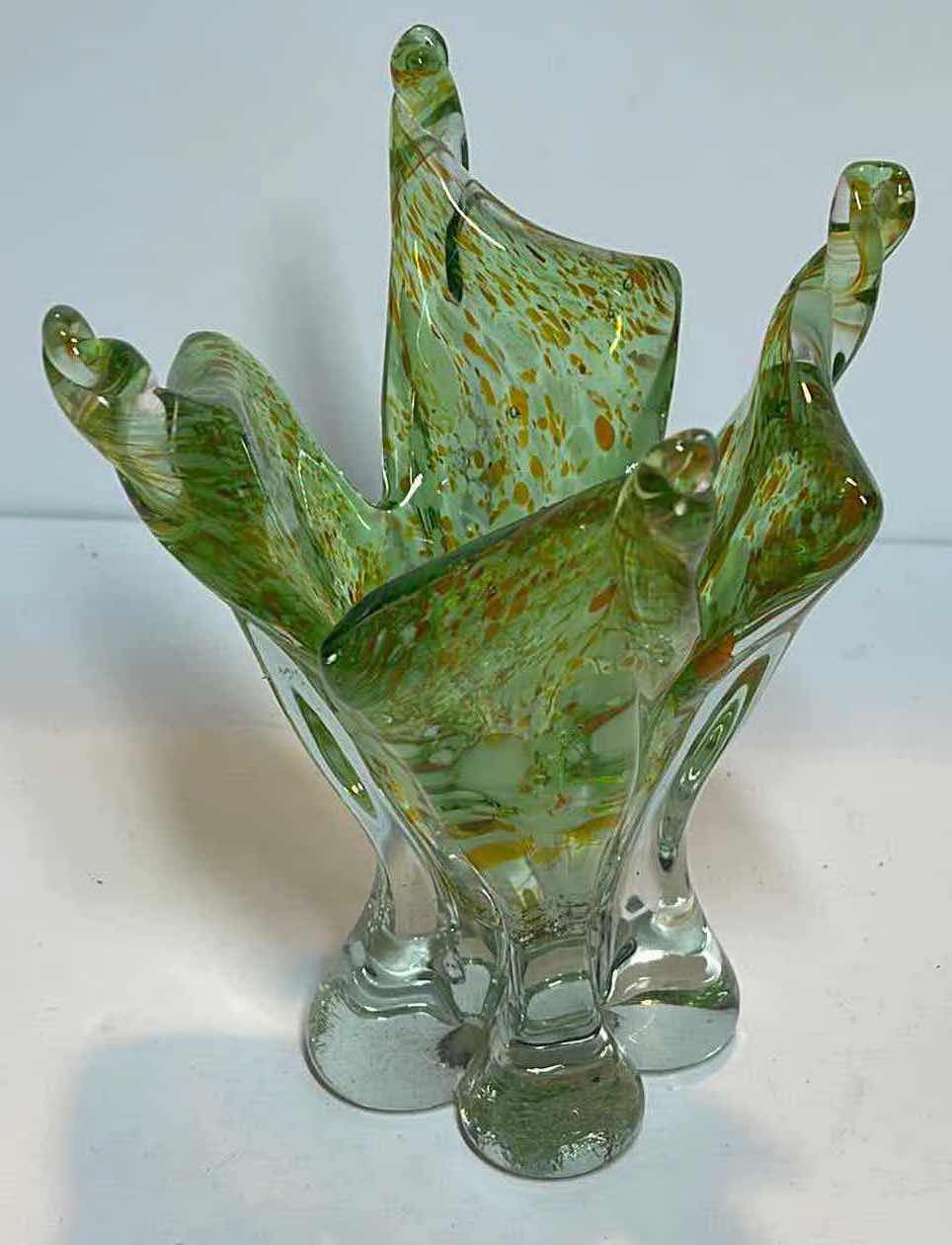 Photo 1 of VINTAGE HANDKERCHIEF ART GLASS VASE