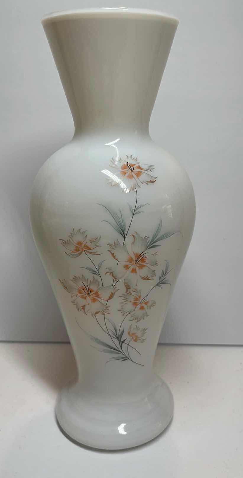 Photo 4 of VINTAGE MCCOY VASE & HAND-PAINTED VASE