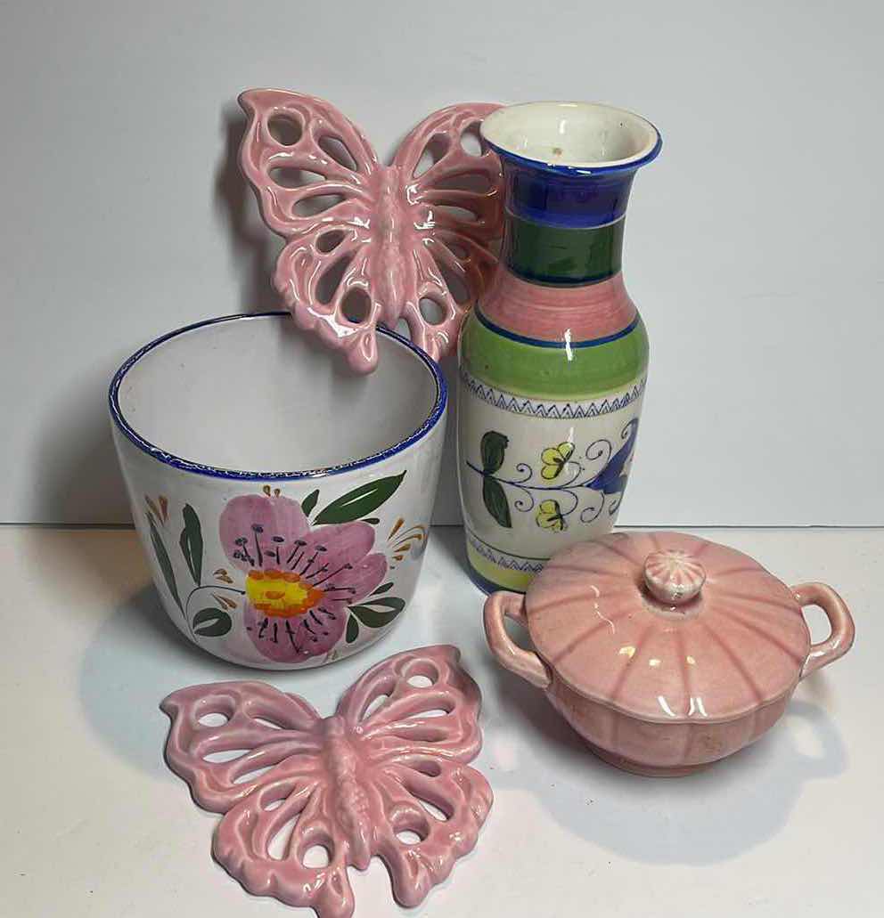 Photo 2 of VINTAGE WS GEORGE PETALWARE PINK LIDDED DISH & ITALIAN HAND-PAINTED VASE AND MUCH MORE