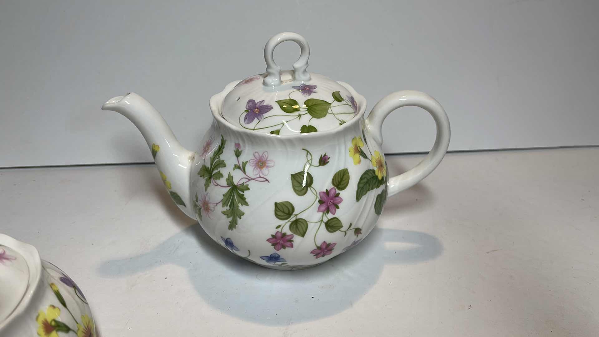 Photo 4 of QUEENS COUNTRY MEADOW OVAL 4 CUP TEAPOT W/ CREAM & hg FINE BONE CHINA ENGLAND -