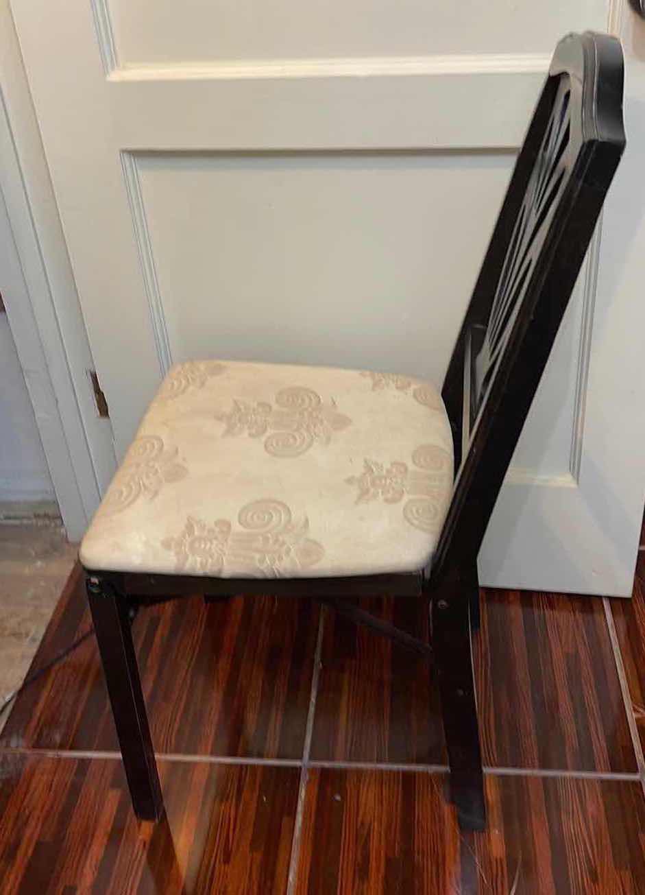 Photo 2 of VINTAGE QUEEN ANNE FOLDING CHAIR - MORE IN AUCTION