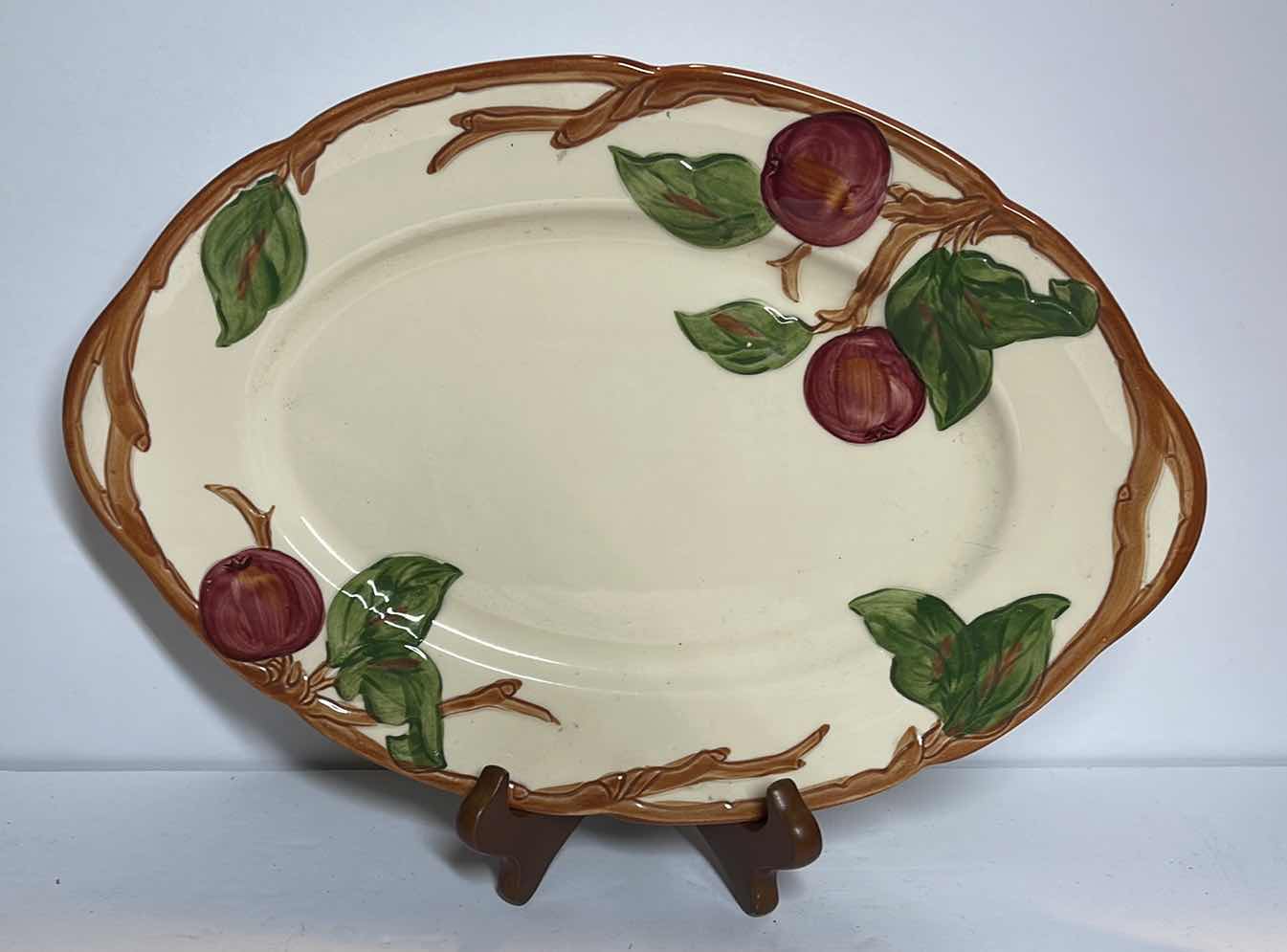 Photo 3 of VINTAGE FRANCISCAN EARTHWARE APPLE COLLECTION SERVING DISHES AND SALT & PEPPER - MORE OF THIS COLLECTION IN AUCTION