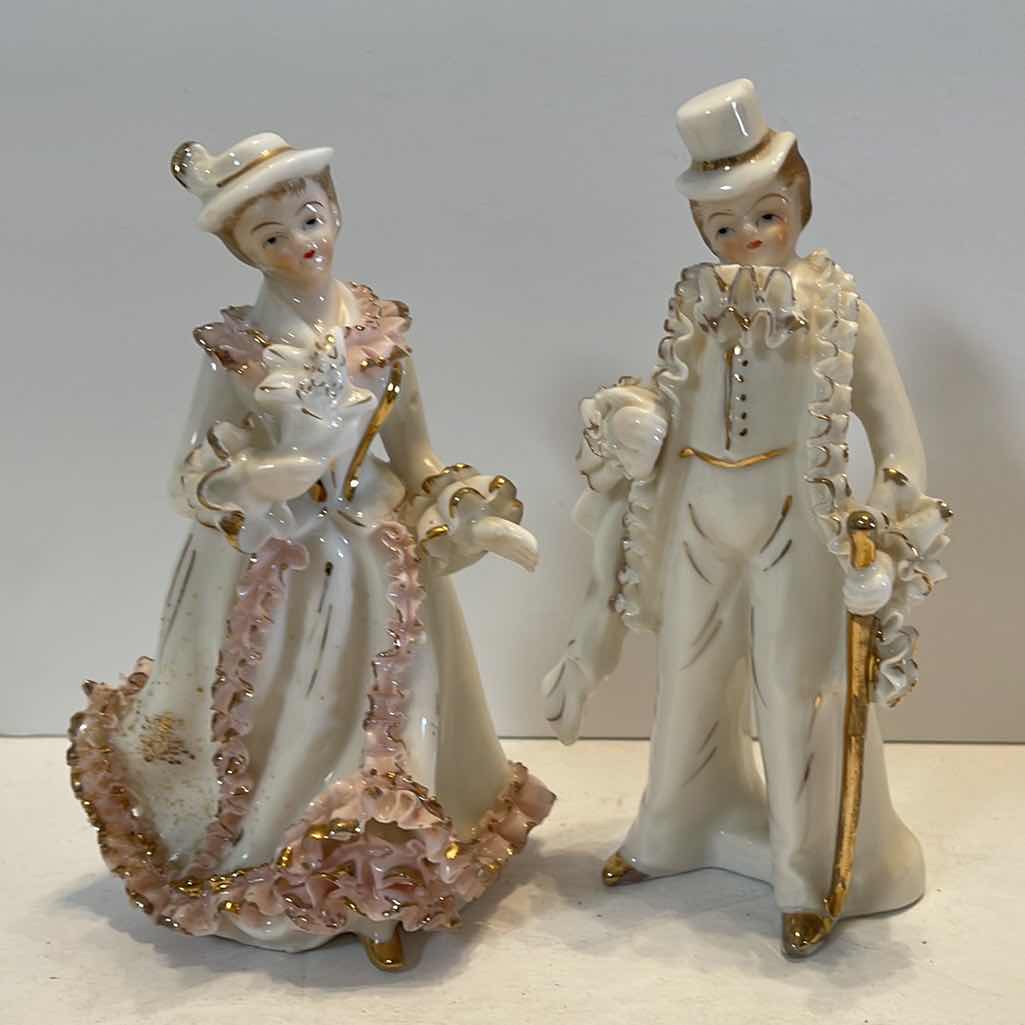 Photo 4 of LARGE ABALONE SHELL & 2- PORCELAIN COLLECTIBLE FIGURINES