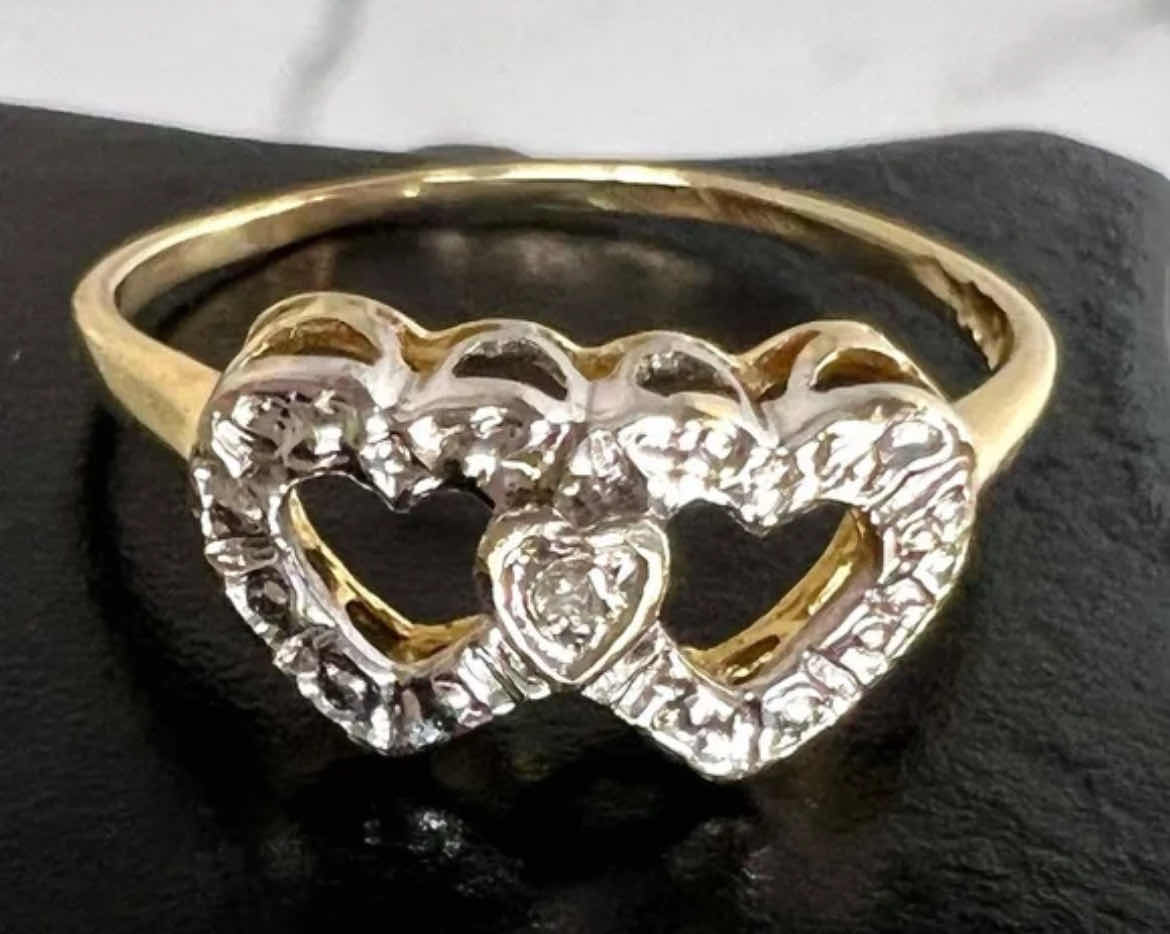 Photo 1 of 14k GOLD OVERLAPPING HEARTS WITH SMALL CENTER DIAMOND CHIP. SIZE 6(APPROX) 