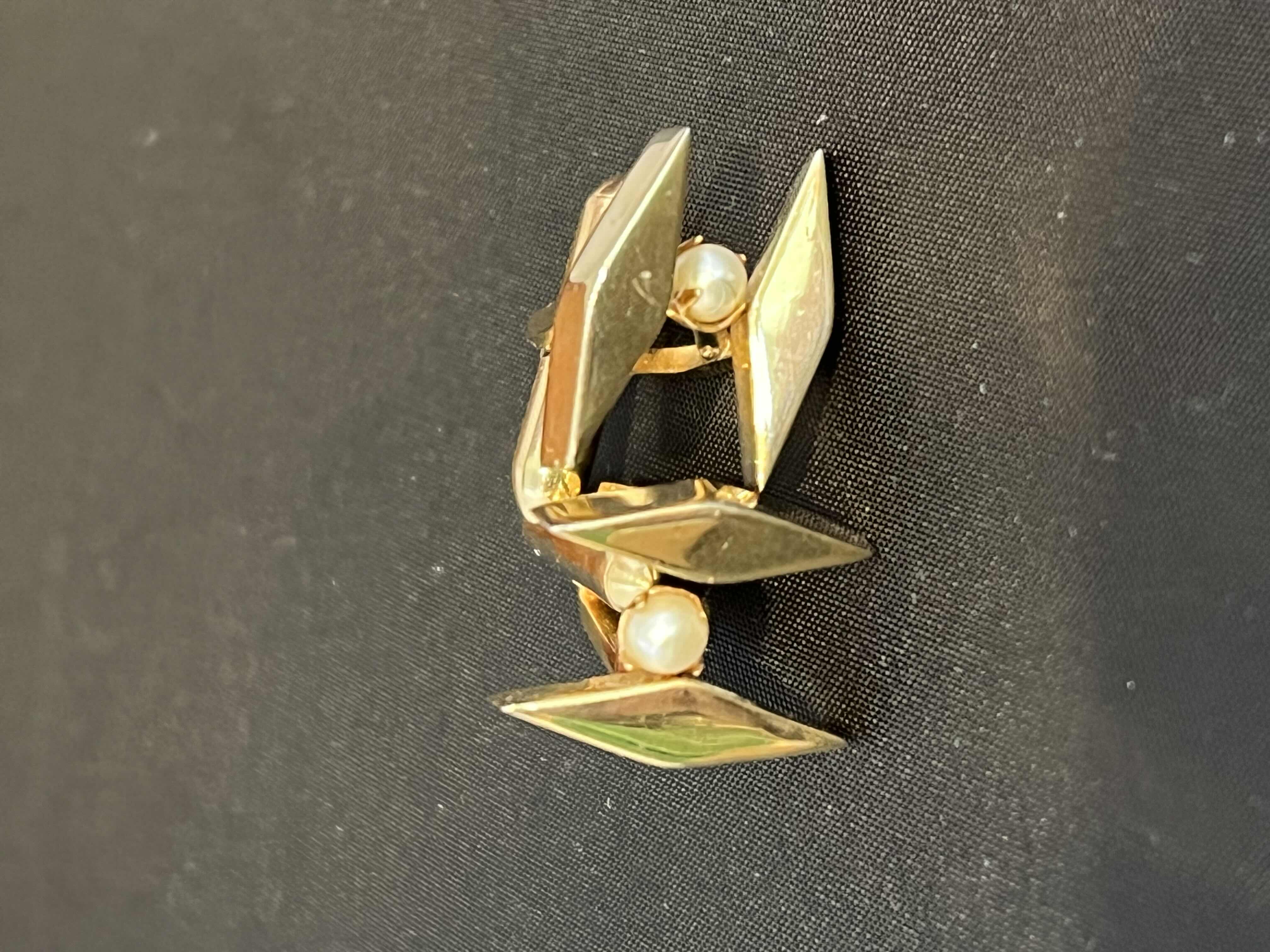 Photo 1 of MENS GOLD AND PEARL DRESS CUFF LINKS.
