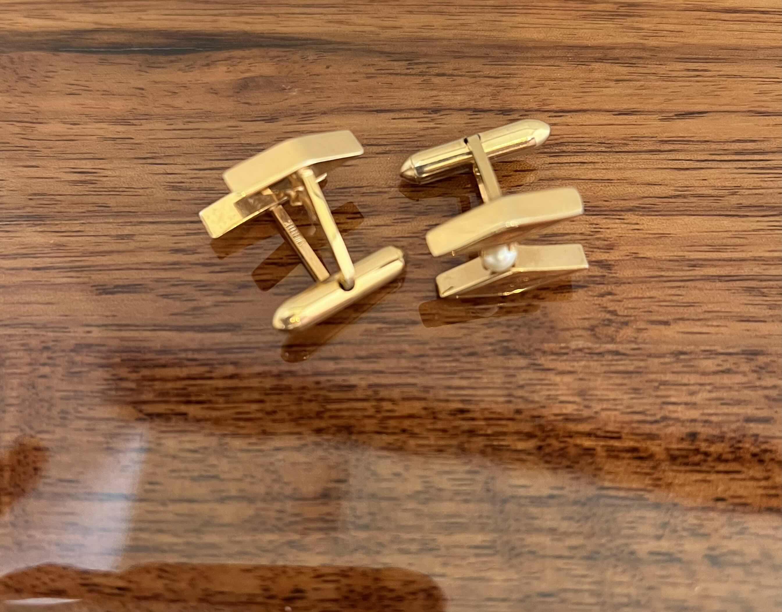 Photo 1 of MENS GOLD AND PEARL DRESS CUFF LINKS.