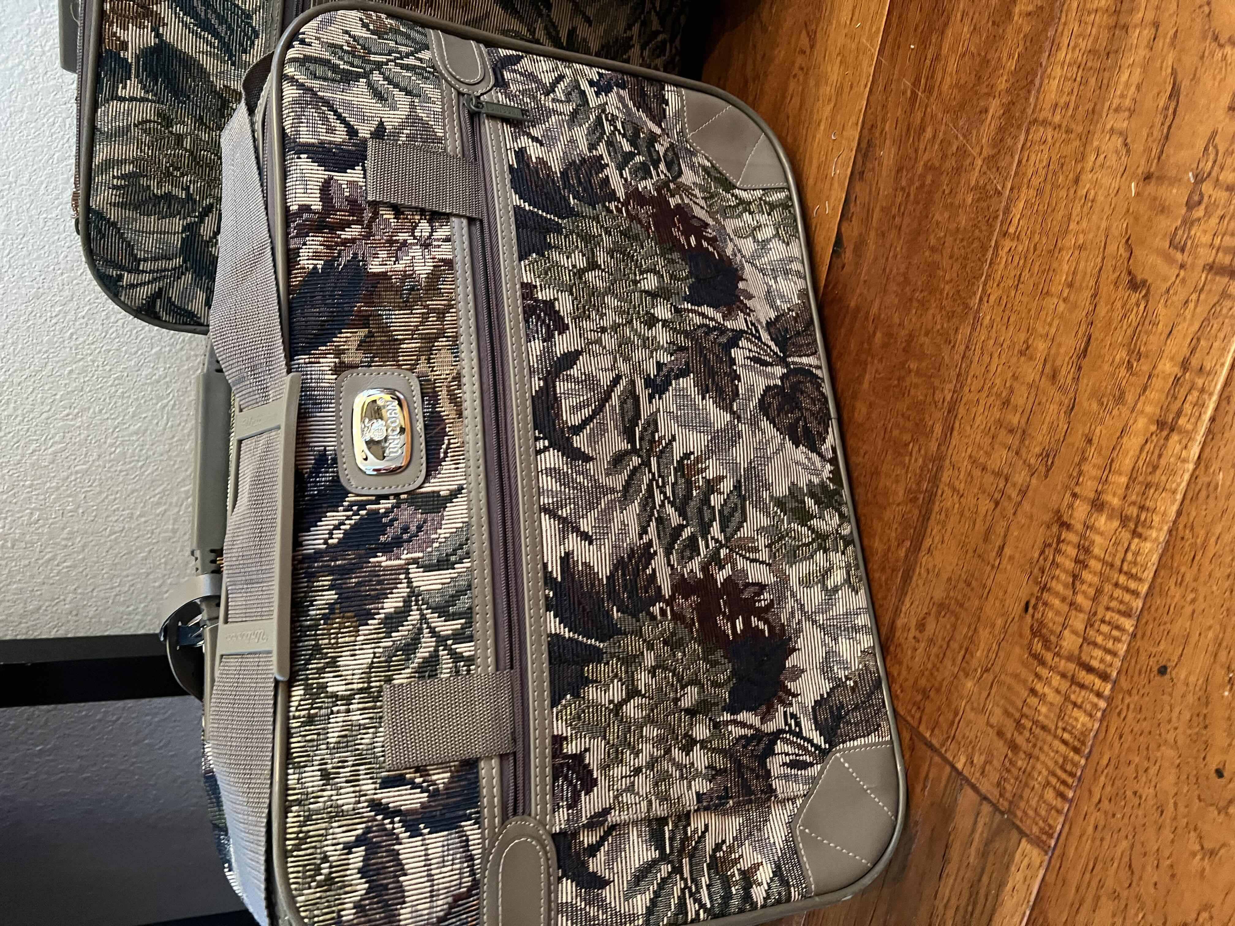 Photo 2 of 3-PIECE UNICORN FLORAL LUGGAGE SET