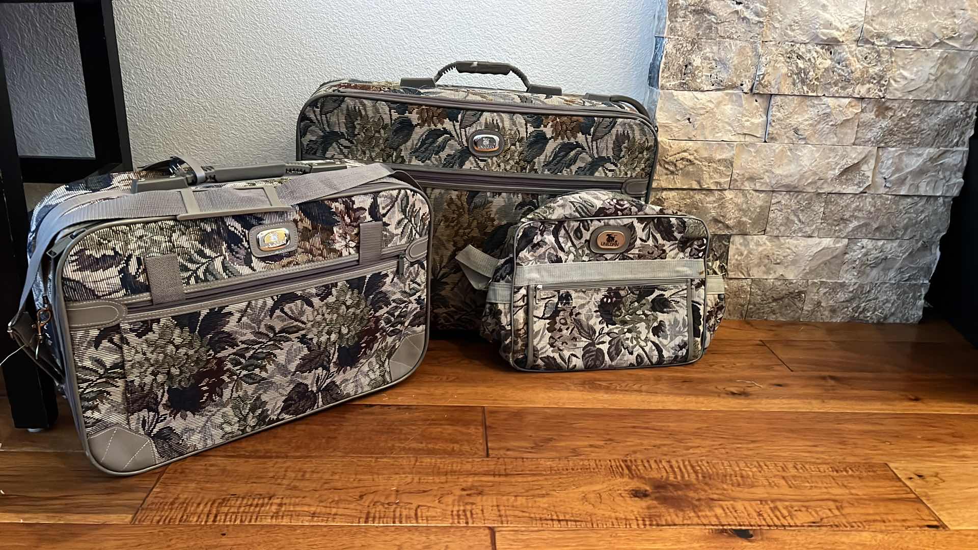 Photo 1 of 3-PIECE UNICORN FLORAL LUGGAGE SET