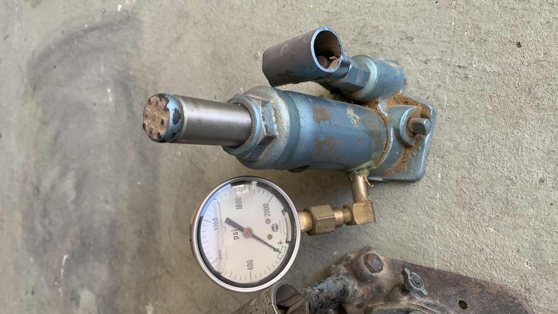 Photo 1 of 2-AUTO PARTS, BLACKHAWK VINTAGE PRESSURE GUAGE CAR JACKS.