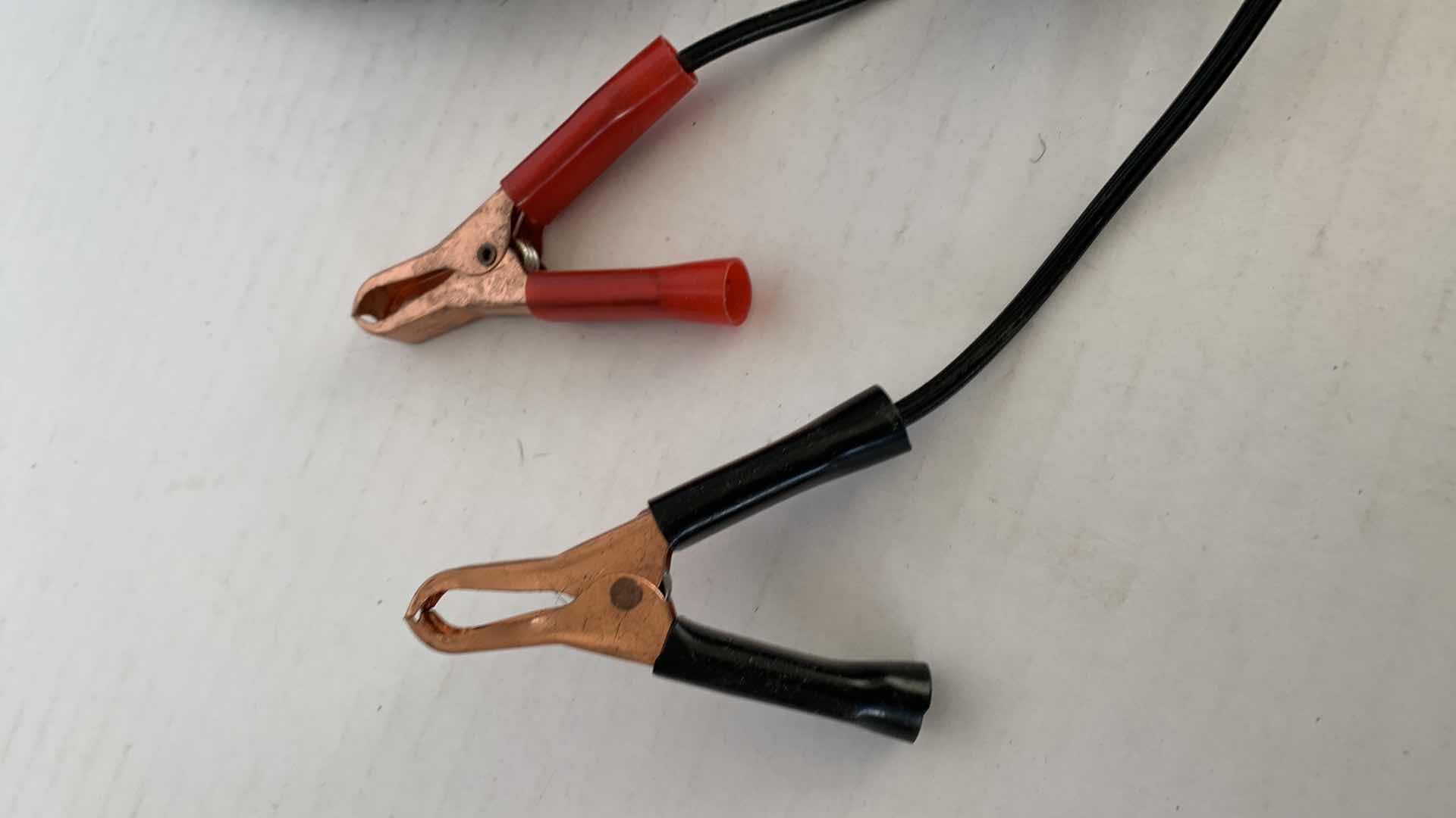 Photo 1 of BATTERY TENDER JR. AUTOMATIC BATTERY CHARGER AND MAINTAINER