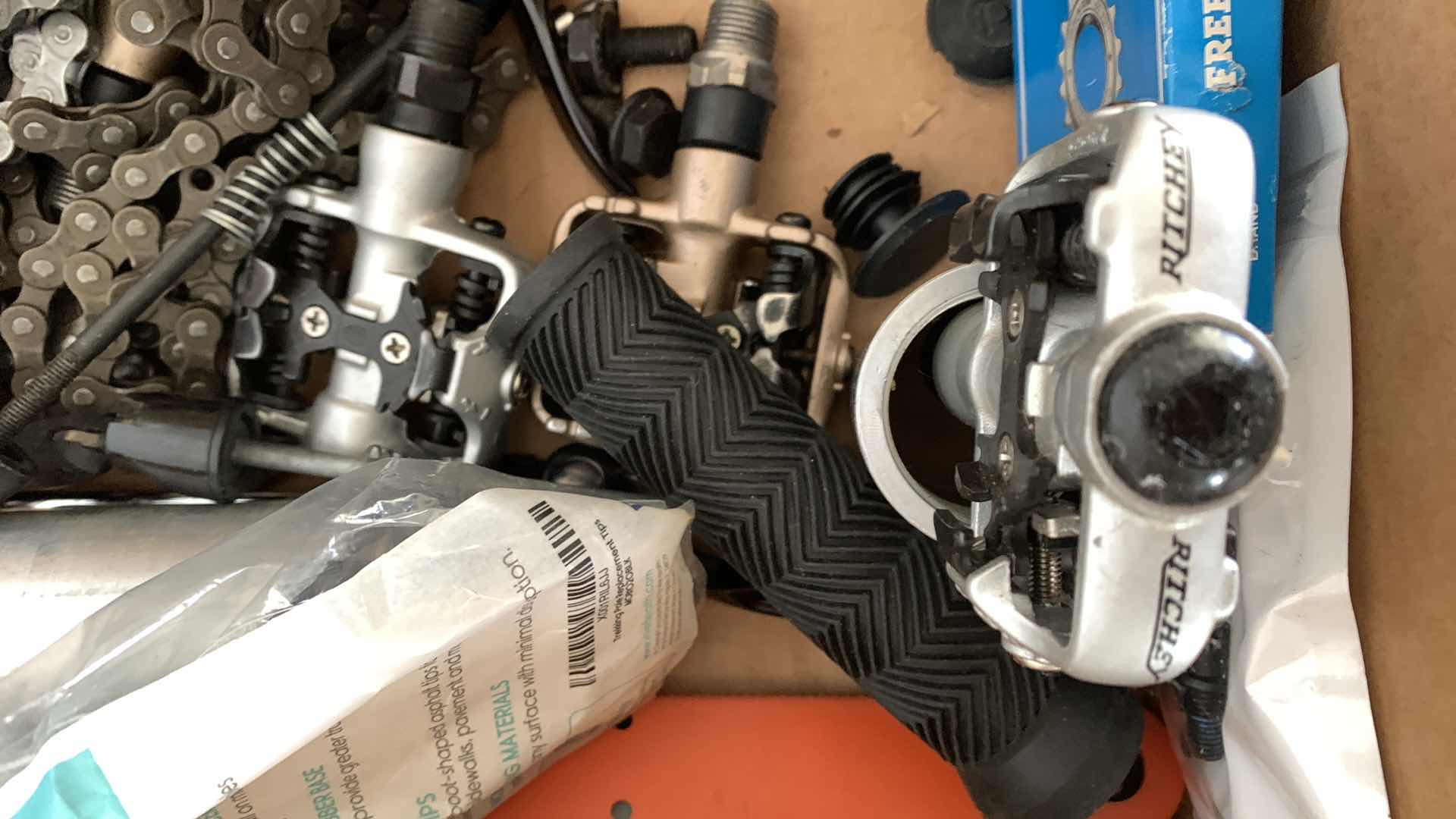 Photo 1 of BICYCLE CHAINS AND RACING CLIP IN FOOT PEDALS. ROAD BICYCLE ACCESSORIES.